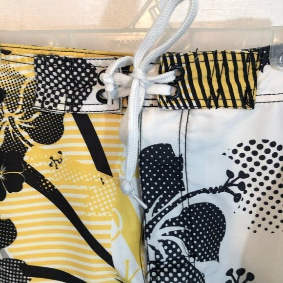 Vintage OP  Mens 38 Board Shorts in White/Black /Yellow Graphics - Picture 4 of 16